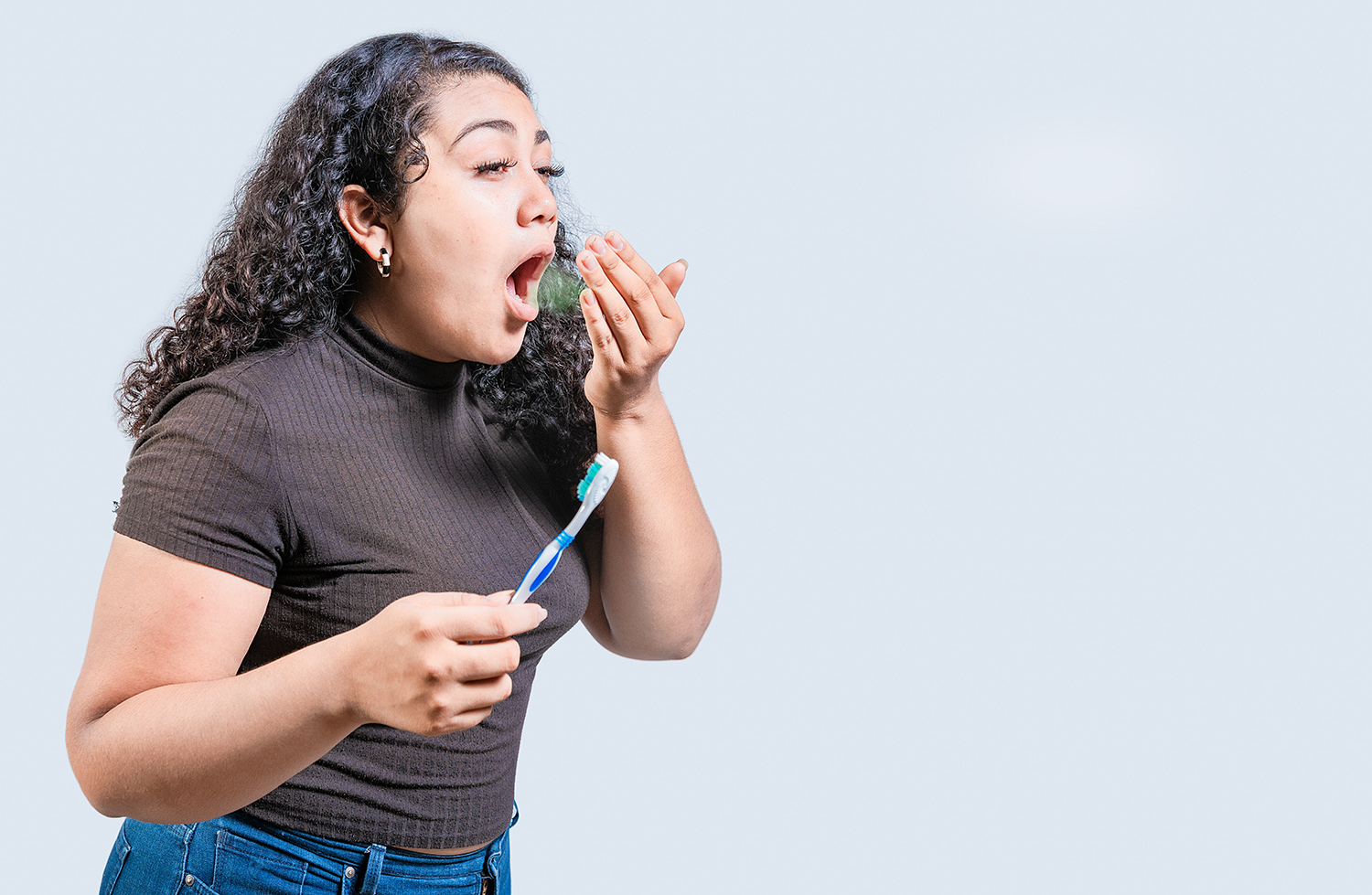 بوی بد دهان (هالیتوزیس) چیست؟
